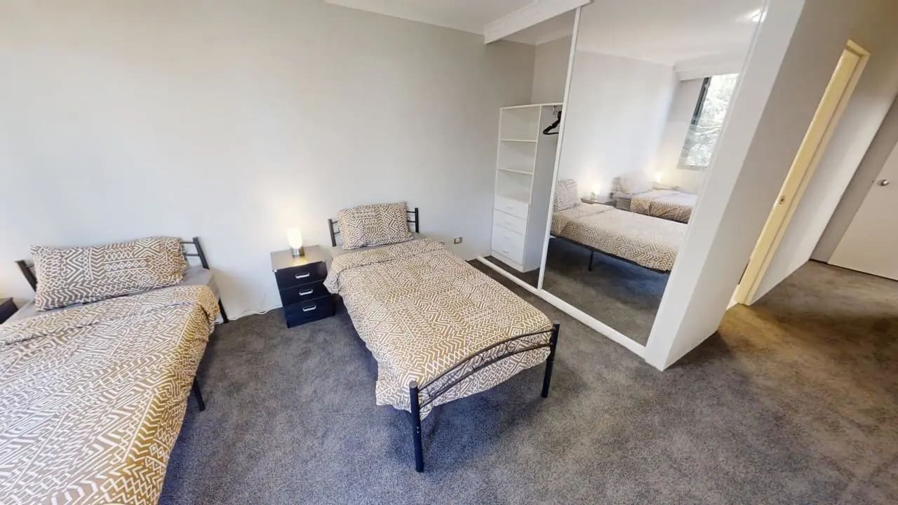 Furnished room with ensuite in a flatshare
