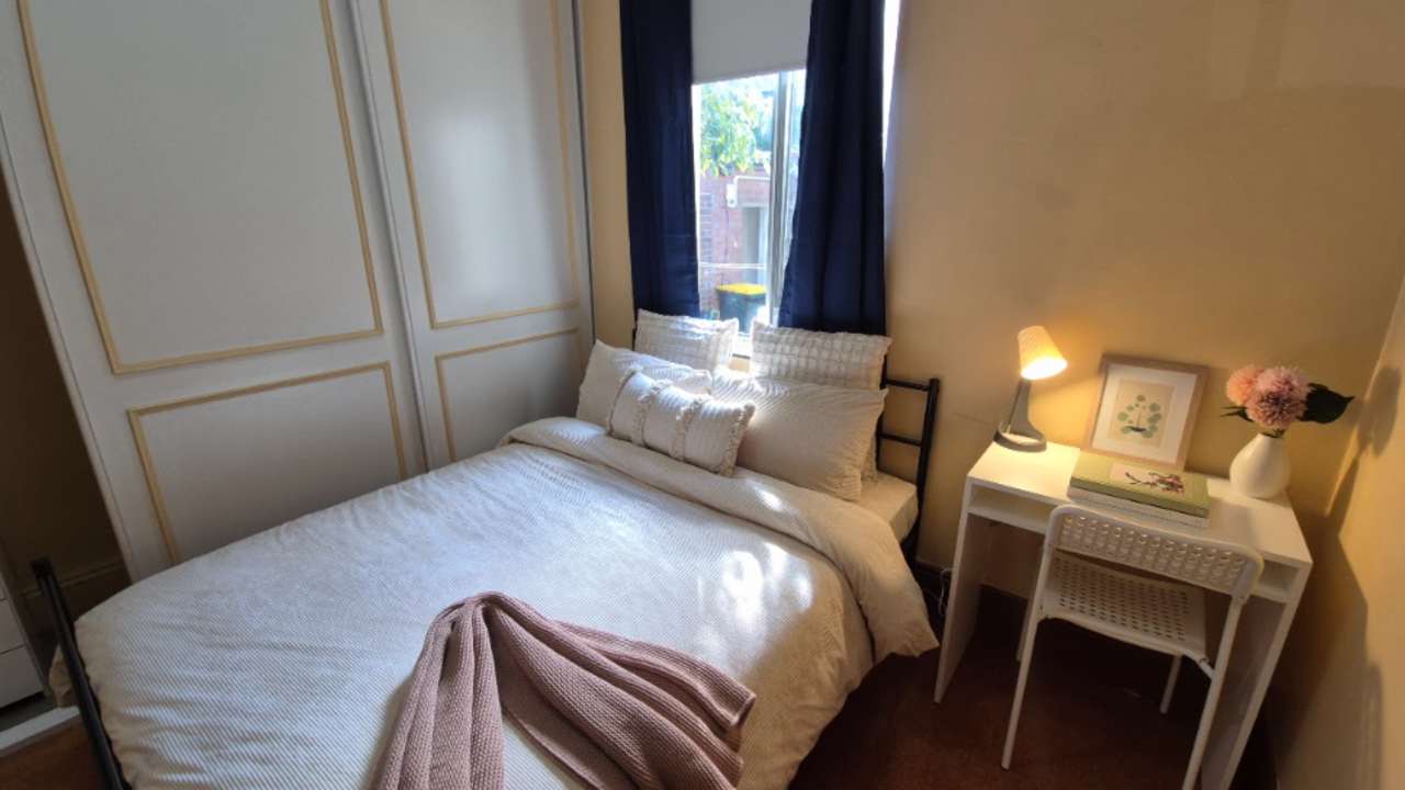 Furnished room in a share house
