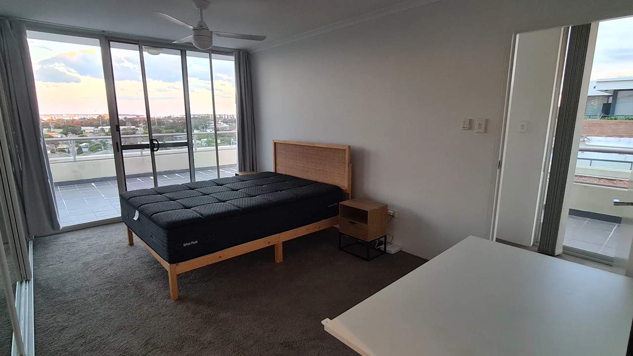 Furnished room with ensuite in a flatshare