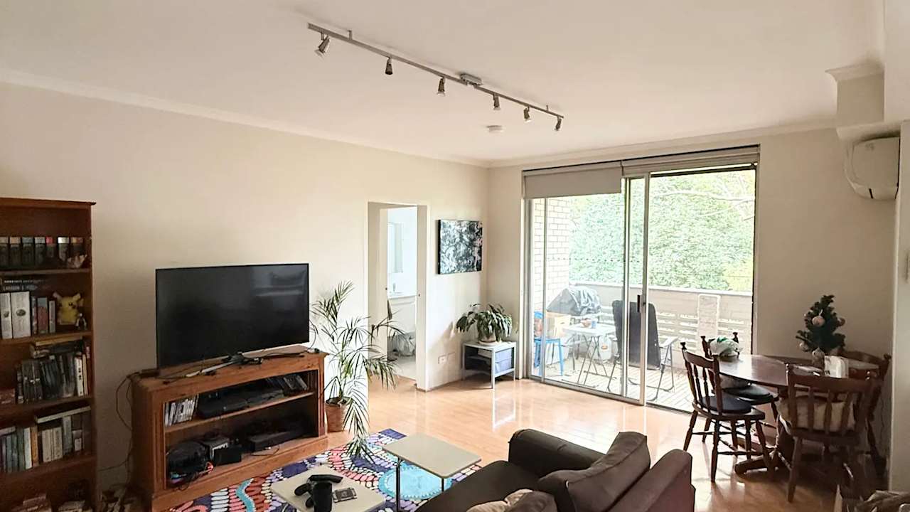 Unfurnished room in a flatshare