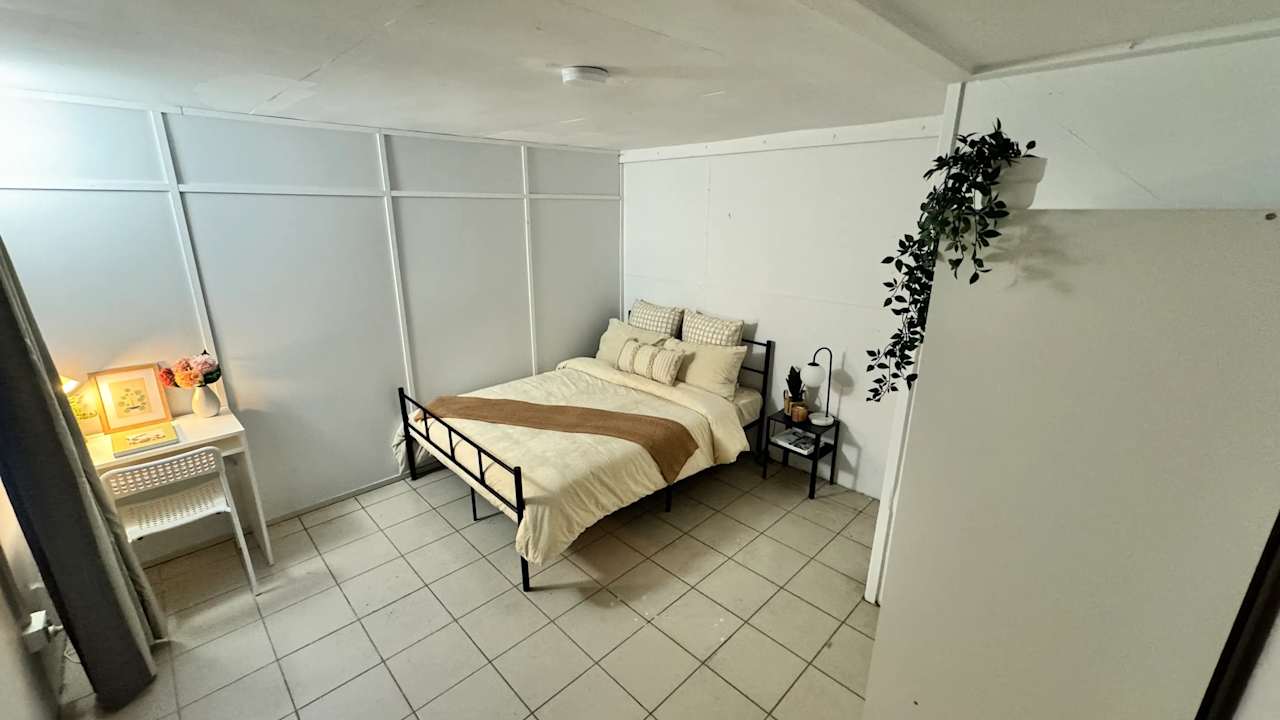 Furnished room in a share house