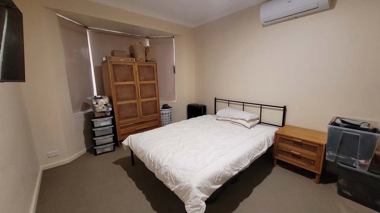 Room in a share house