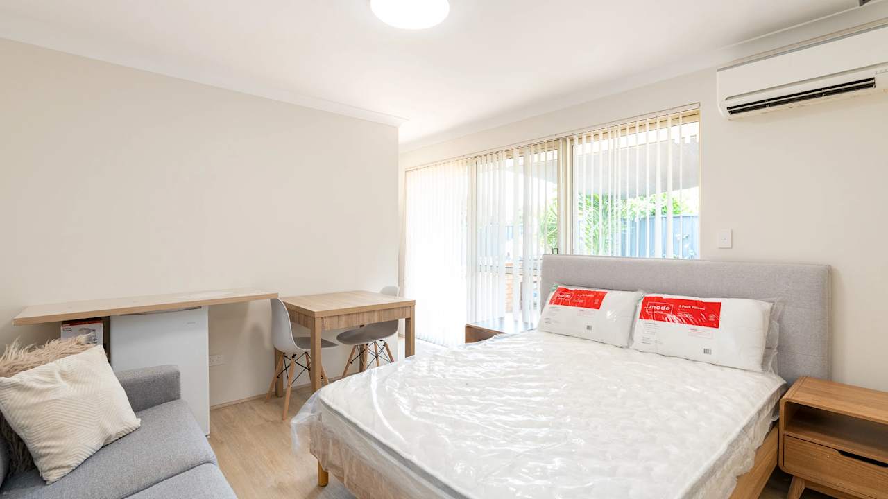 Furnished room with own bathroom
