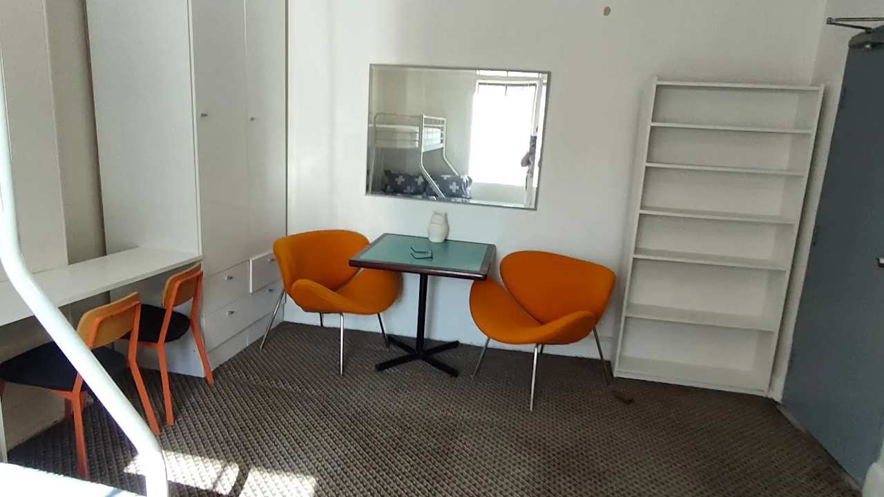 Furnished room in a flatshare