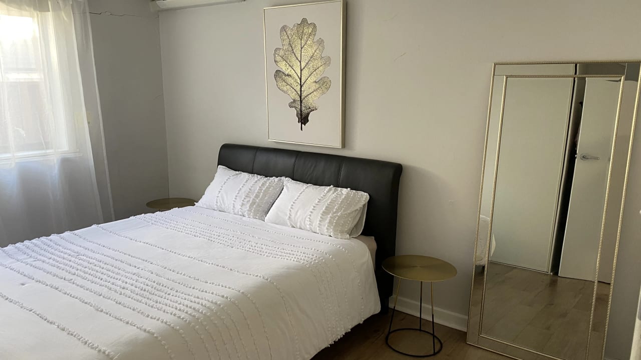 Furnished room in a share house