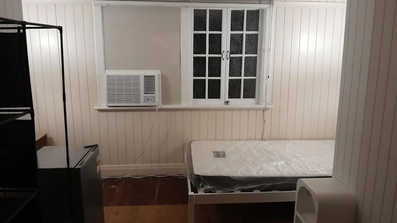 Room in a share house