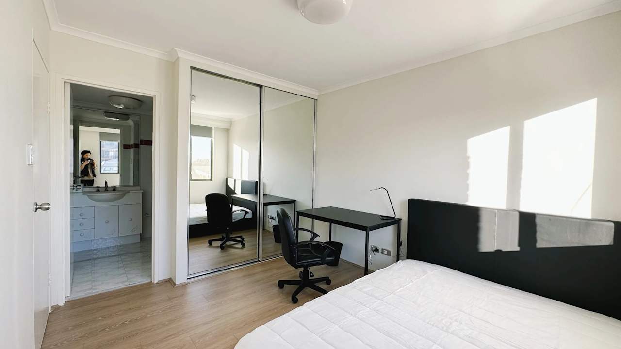 Furnished room in a flatshare