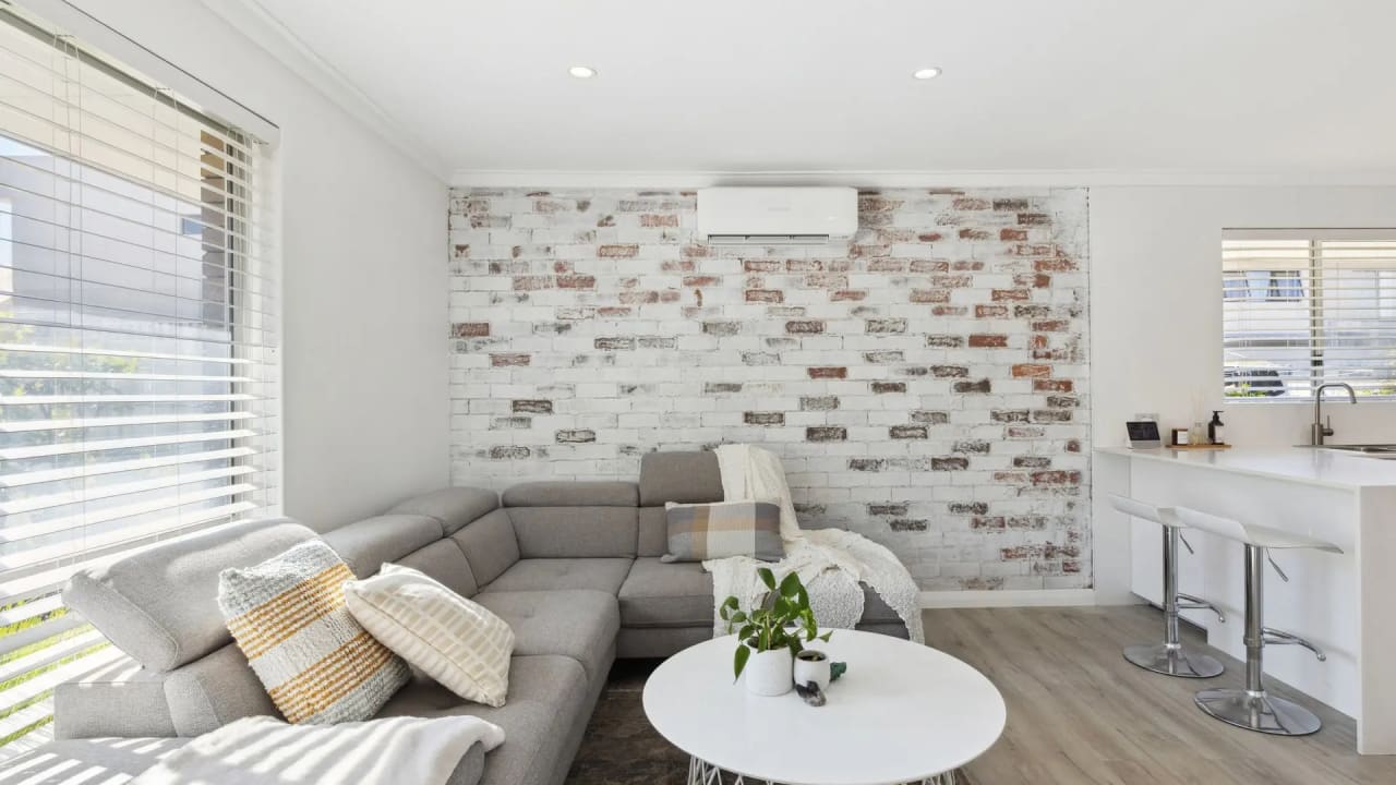 Whole property with 2 rooms for rent