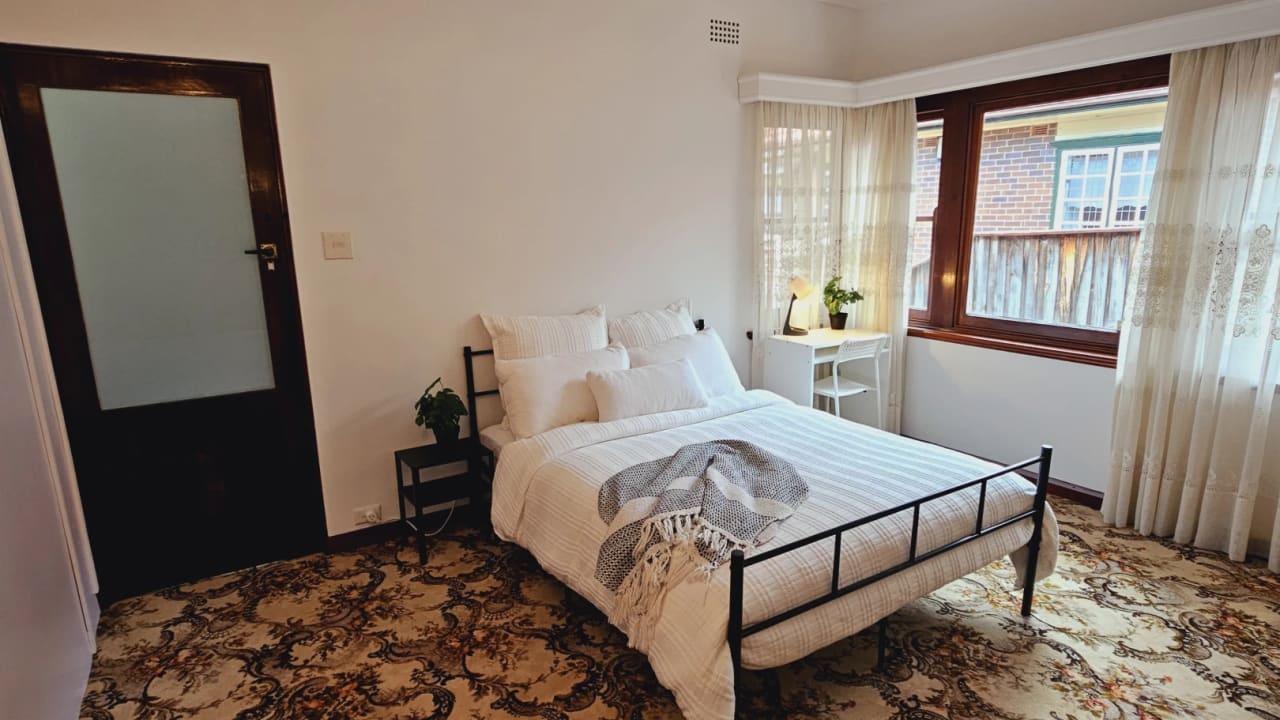 Furnished room in a flatshare