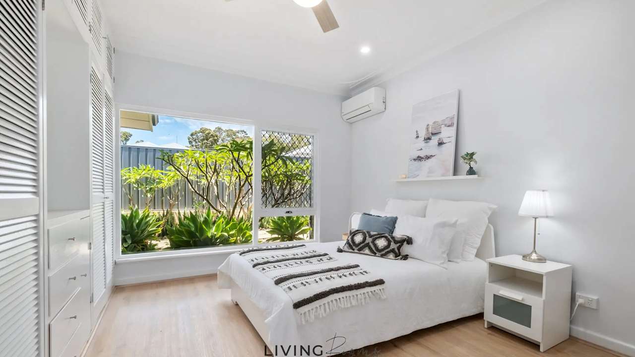 Furnished room in a share house