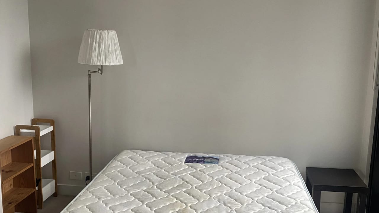 Furnished room in a flatshare