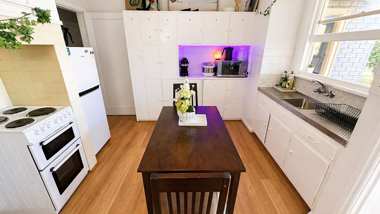 Furnished room in a flatshare