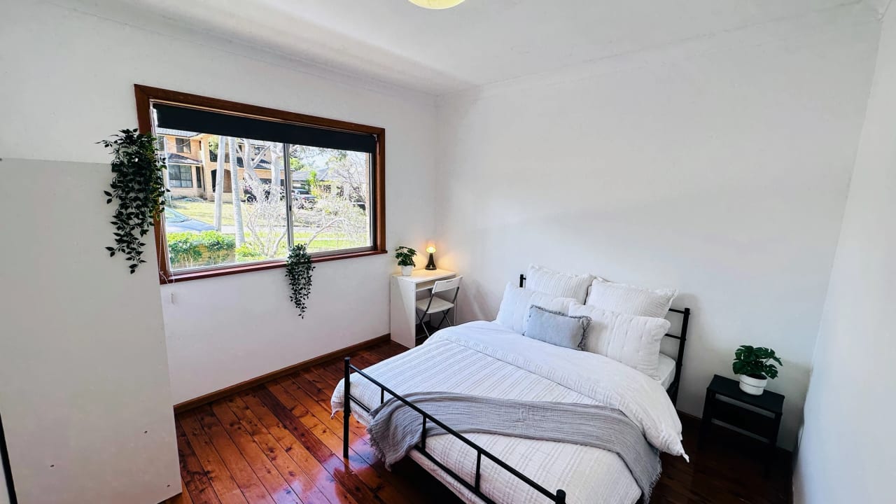 Furnished room in a flatshare