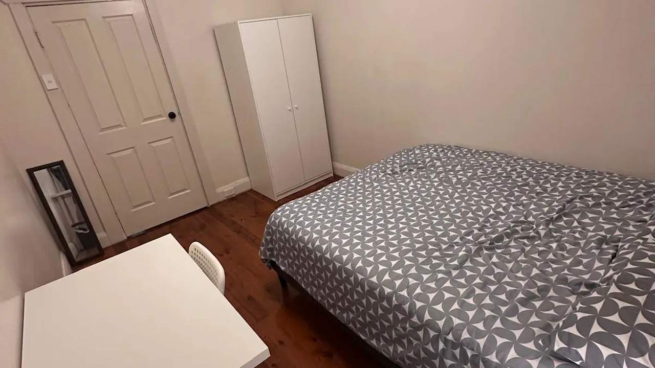 Furnished room in a share house