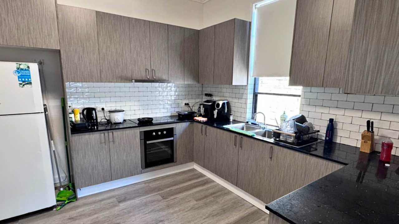 Furnished room with ensuite in a flatshare