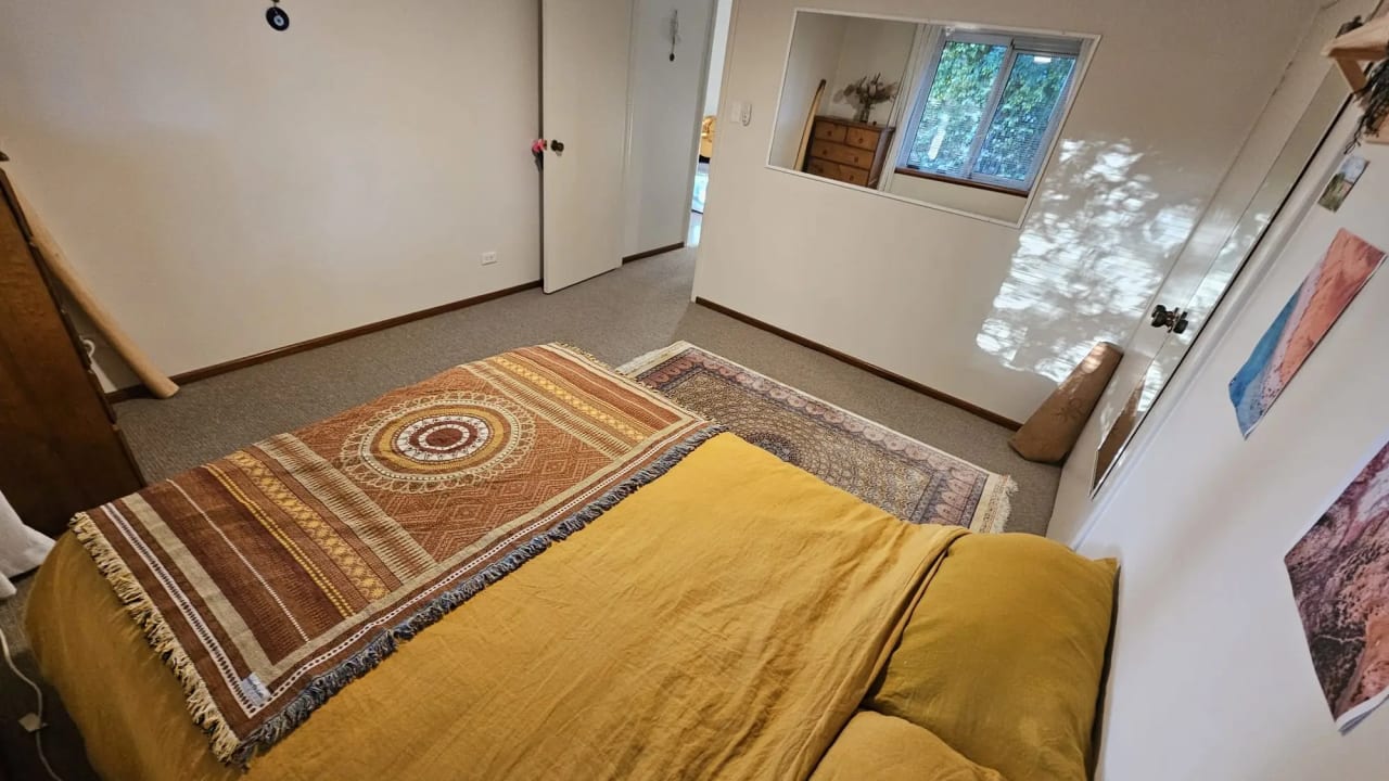 Room in a share house