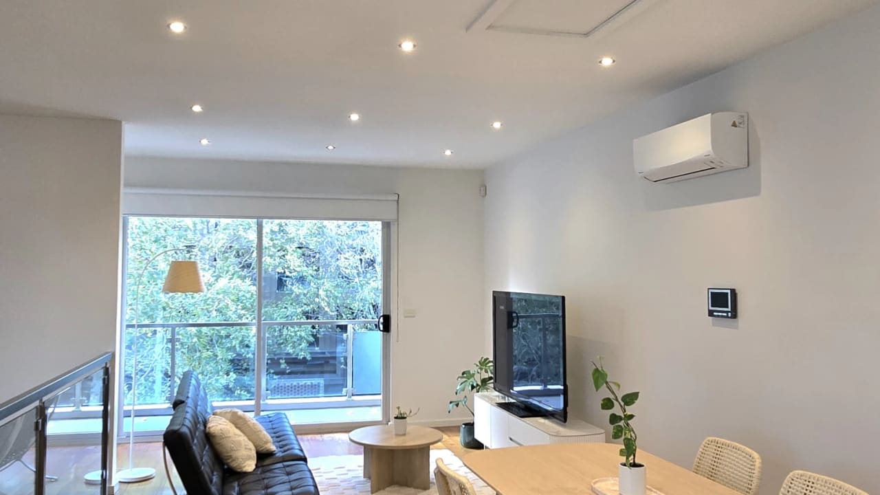 Room in a share house