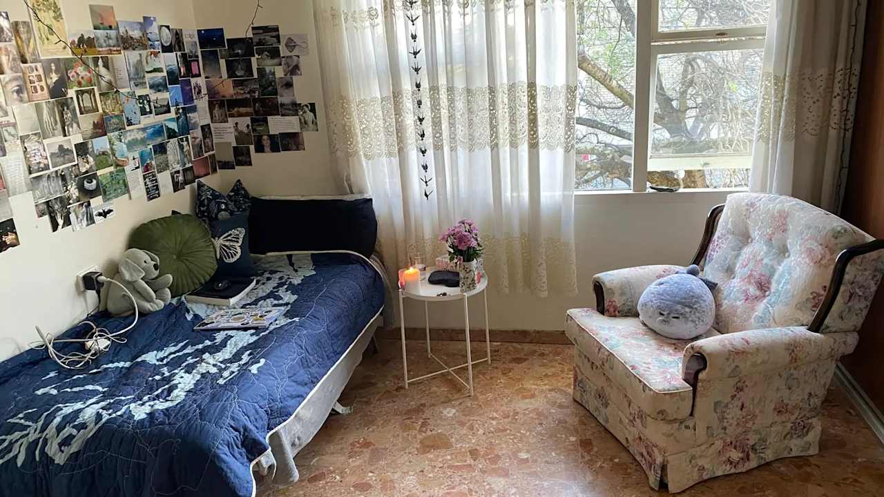 Unfurnished room in a flatshare