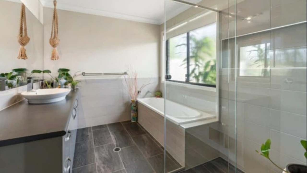Furnished room with own bathroom