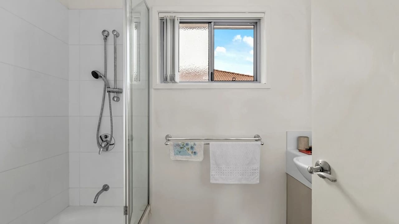 Room in a share house