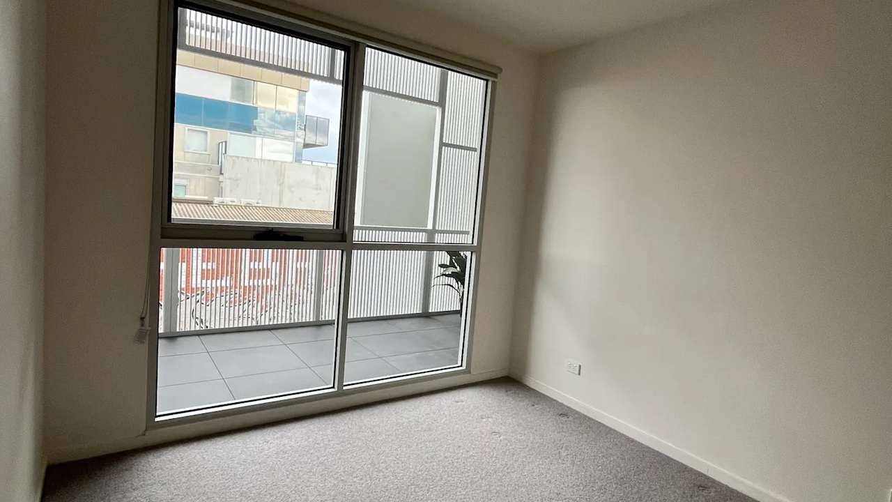 Unfurnished room in a flatshare