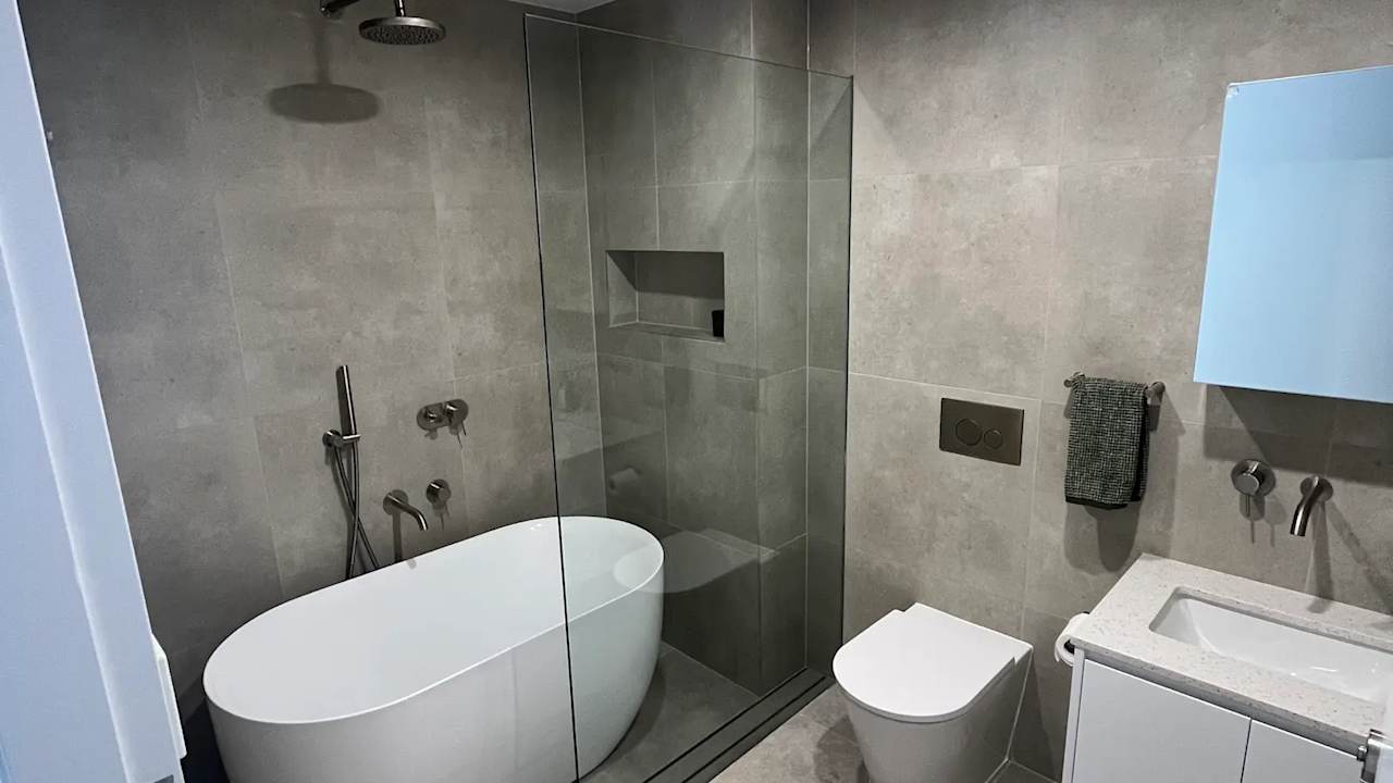 Unfurnished room with own bathroom