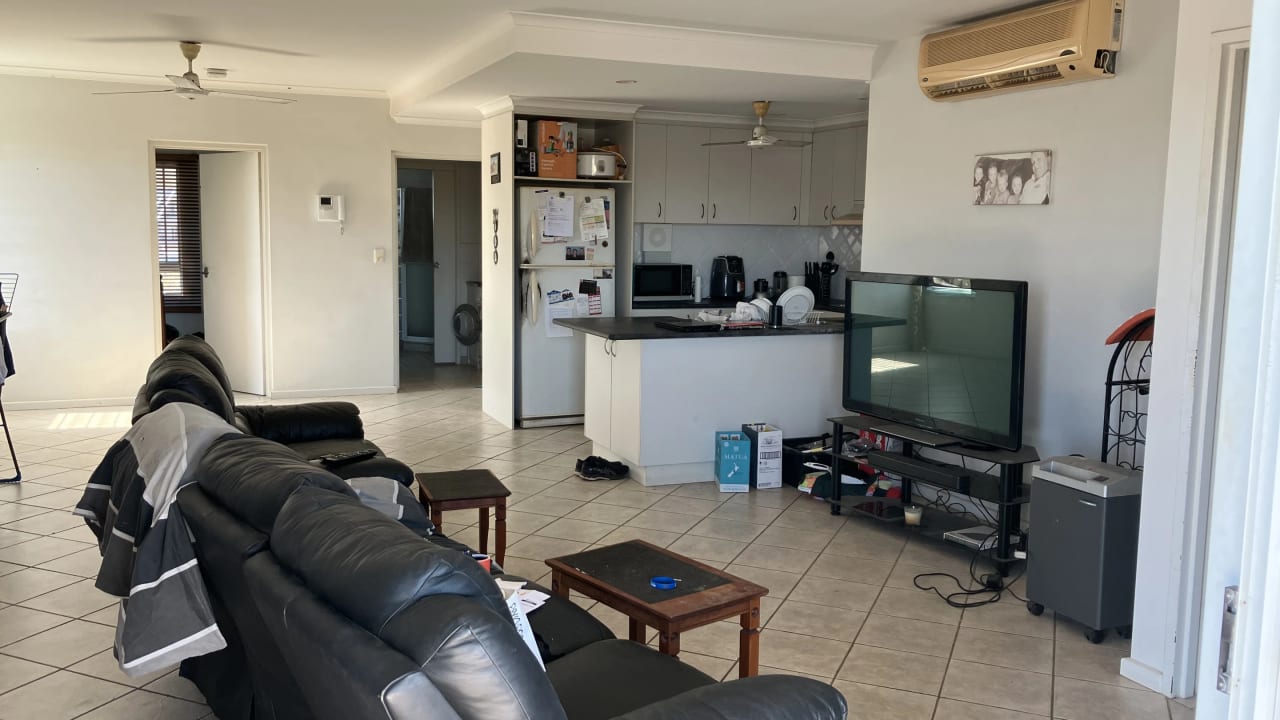 Furnished room with ensuite in a flatshare