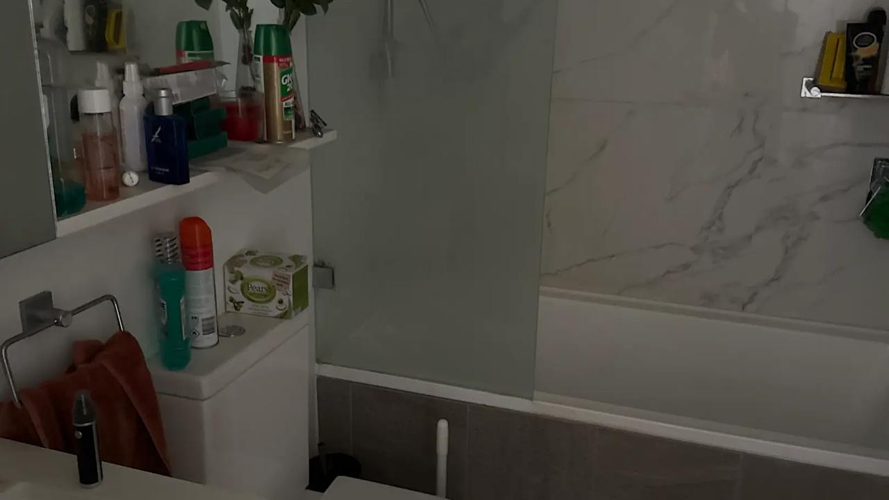 Unfurnished room with ensuite in a flatshare