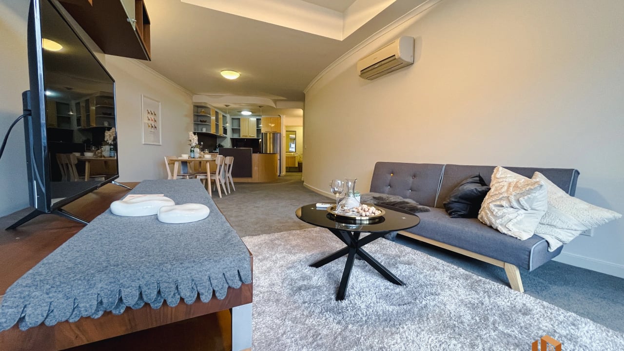 Furnished room with ensuite in a flatshare