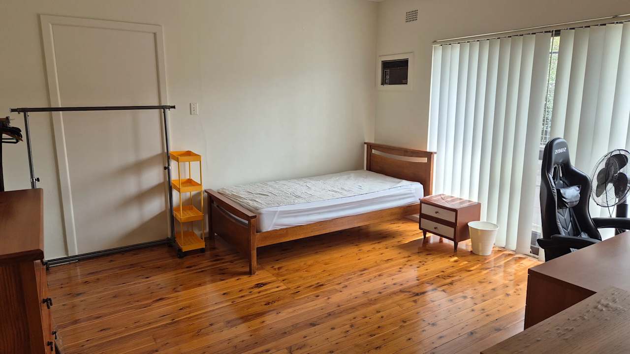 Furnished room in a flatshare