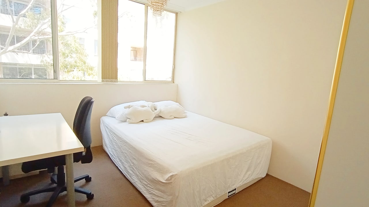 Furnished room in a flatshare