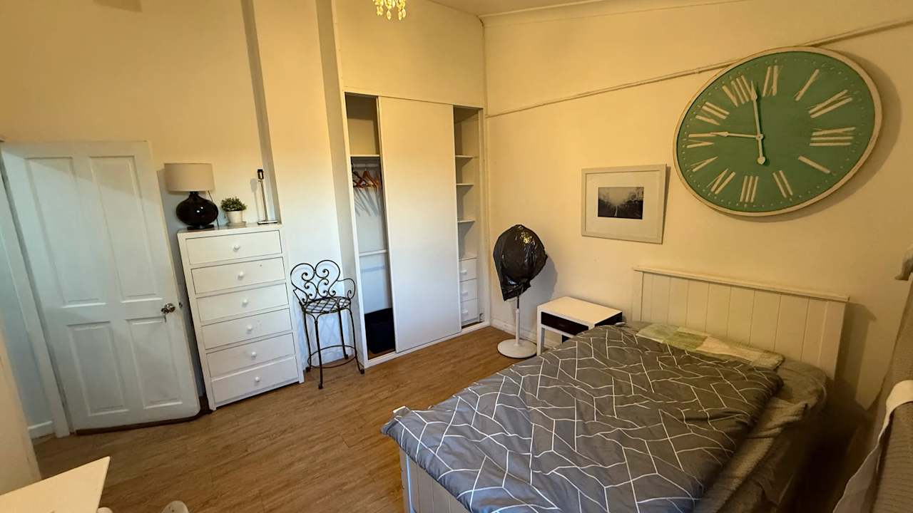 Furnished room in a share house