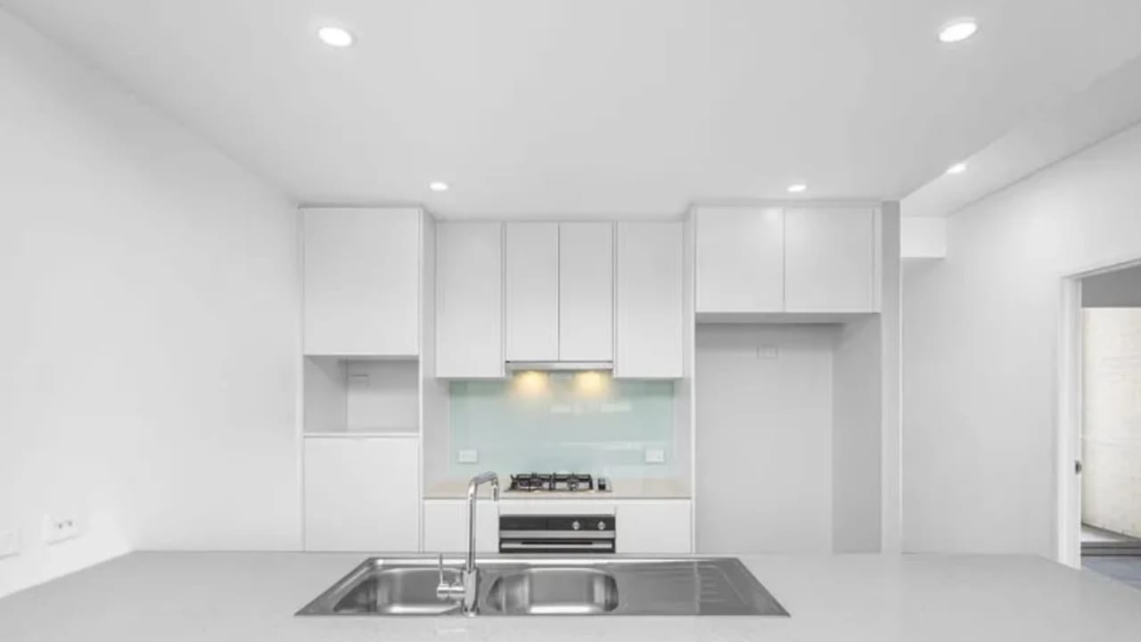 Unfurnished room in a flatshare