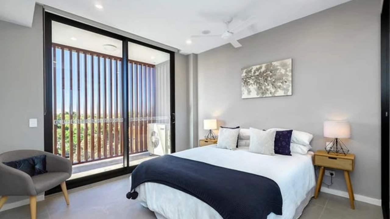 Unfurnished room with own bathroom