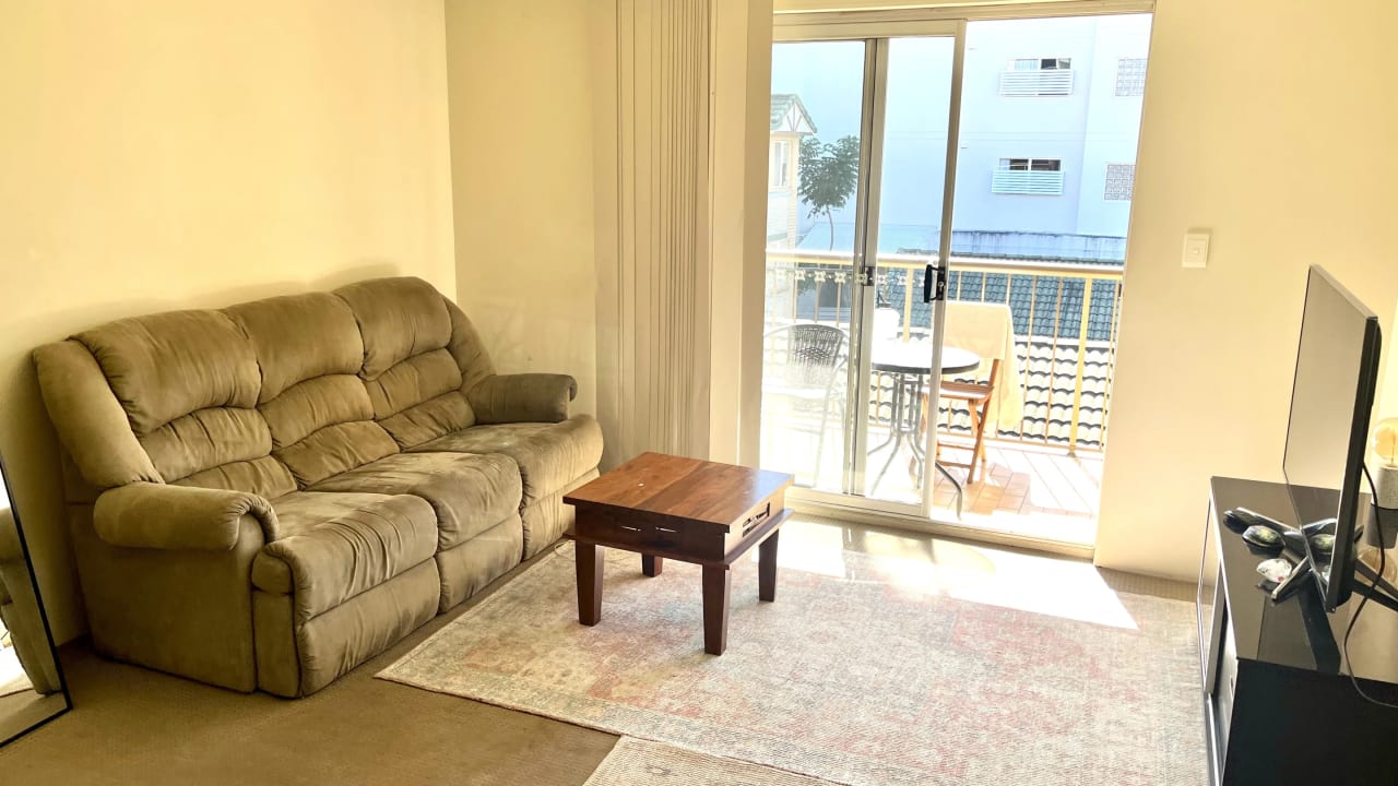Furnished room in a flatshare