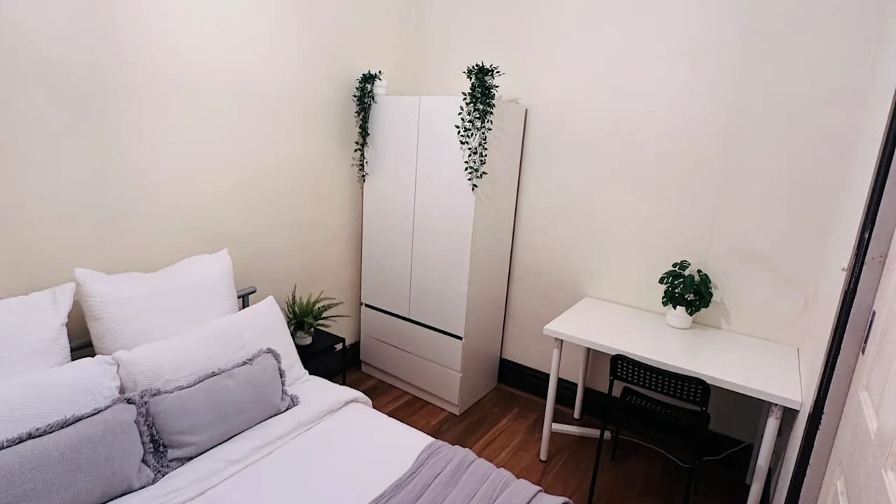 Furnished room in a flatshare