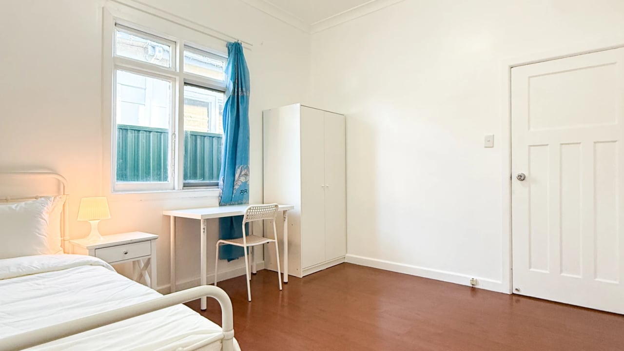 Furnished room in a share house