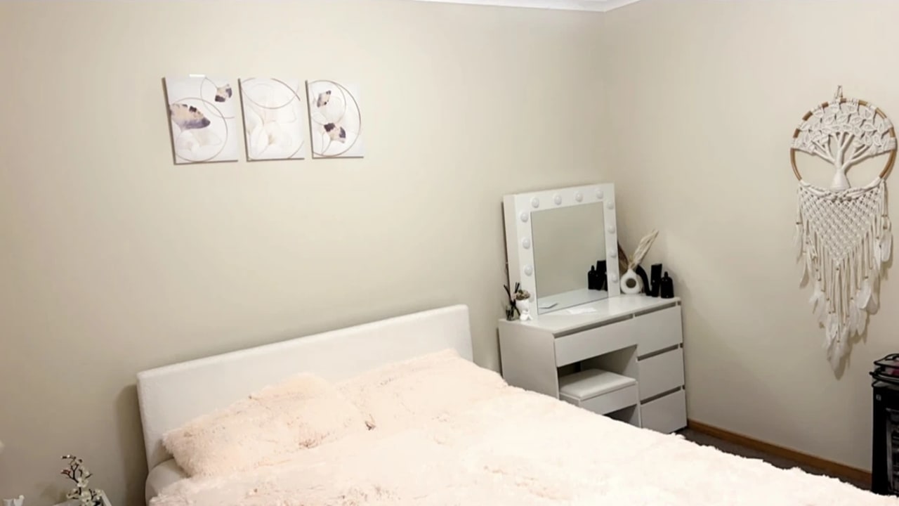 Furnished room in a share house