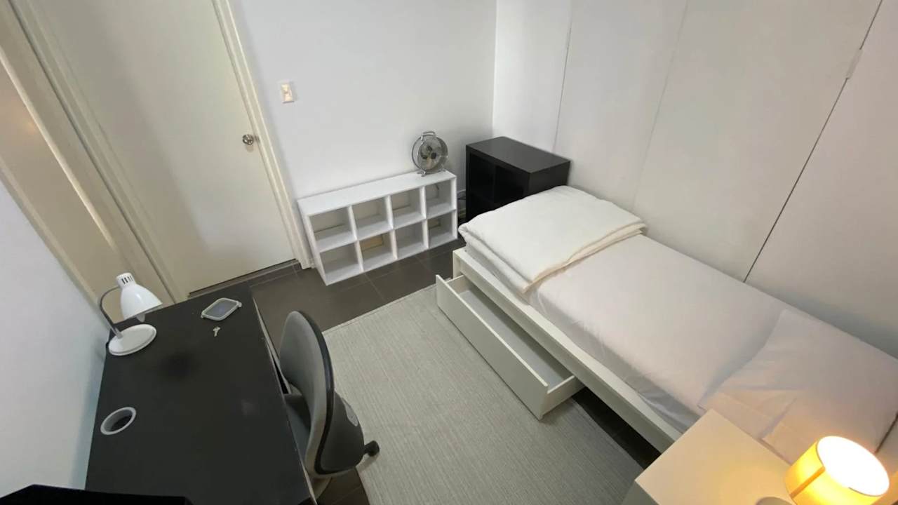 Room in a share house