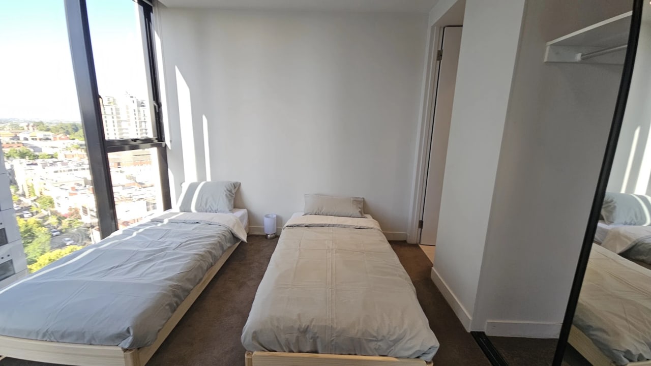 Furnished room with ensuite in a flatshare