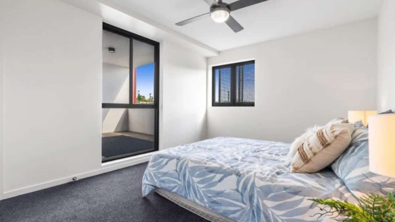 Unfurnished room with own bathroom