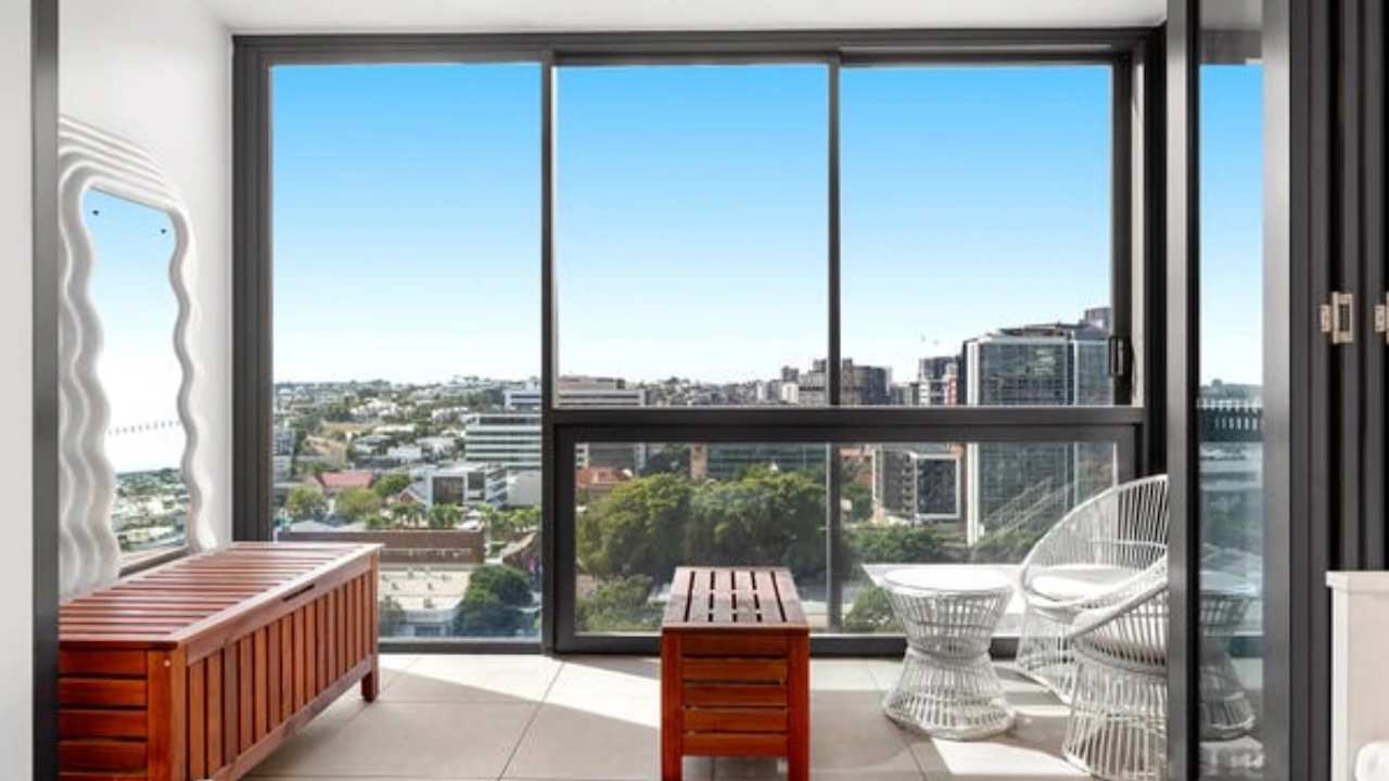 Furnished room with ensuite in a flatshare