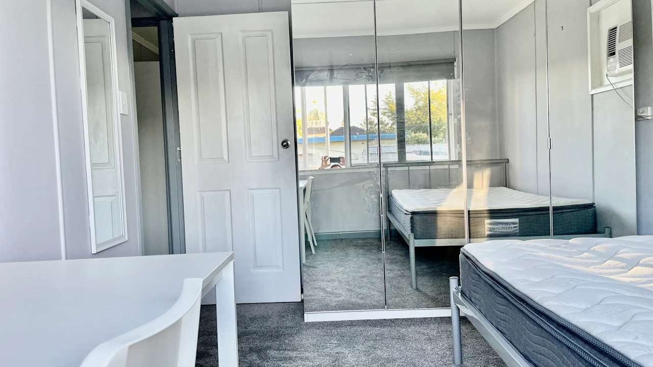 Furnished room in a share house