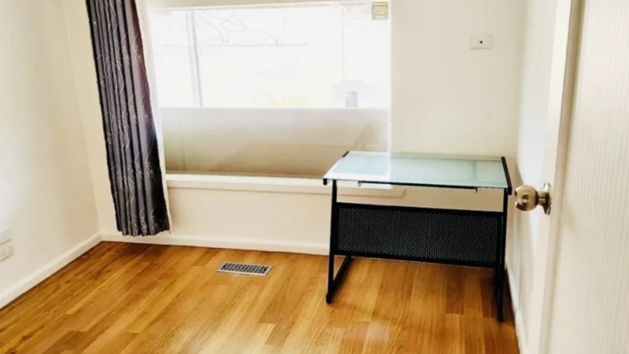 Room in a share house