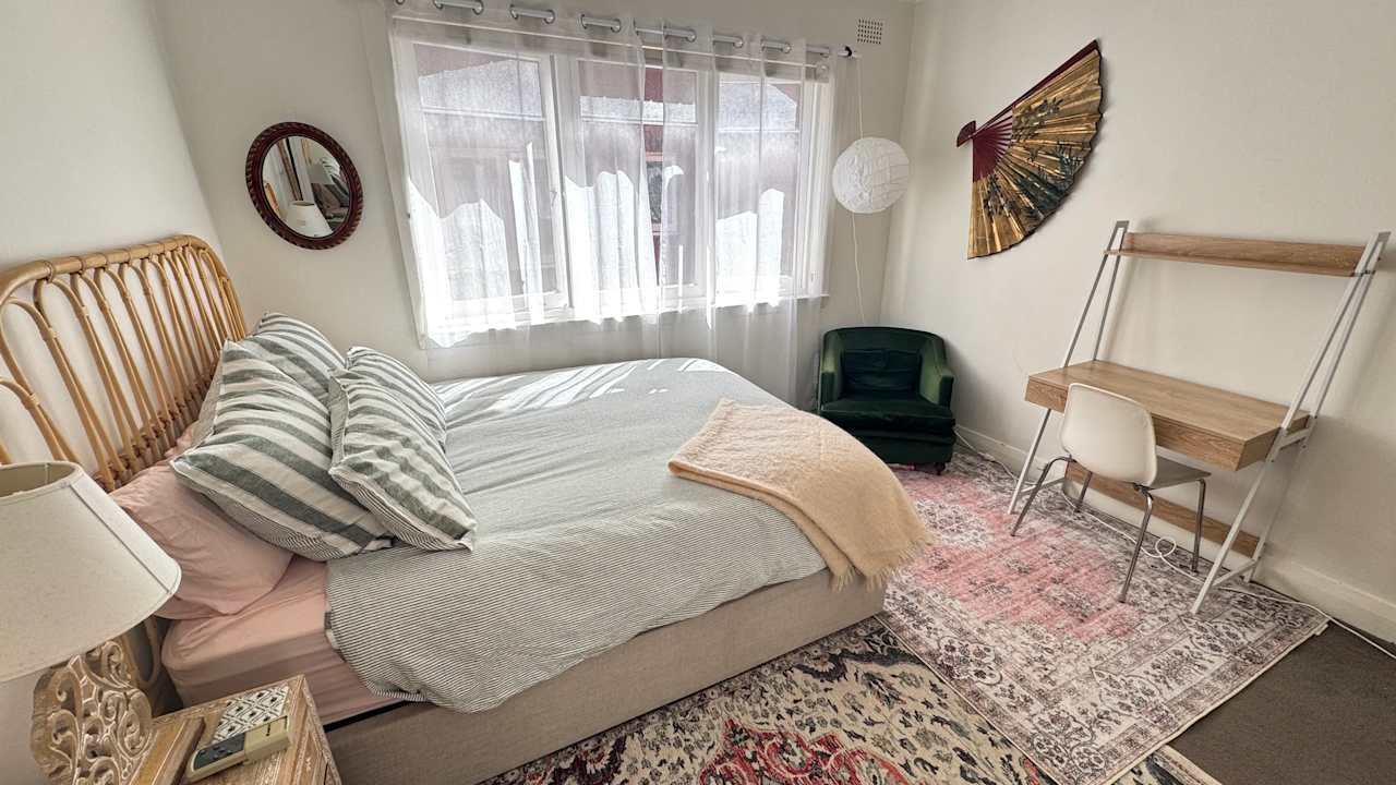 Furnished room in a flatshare