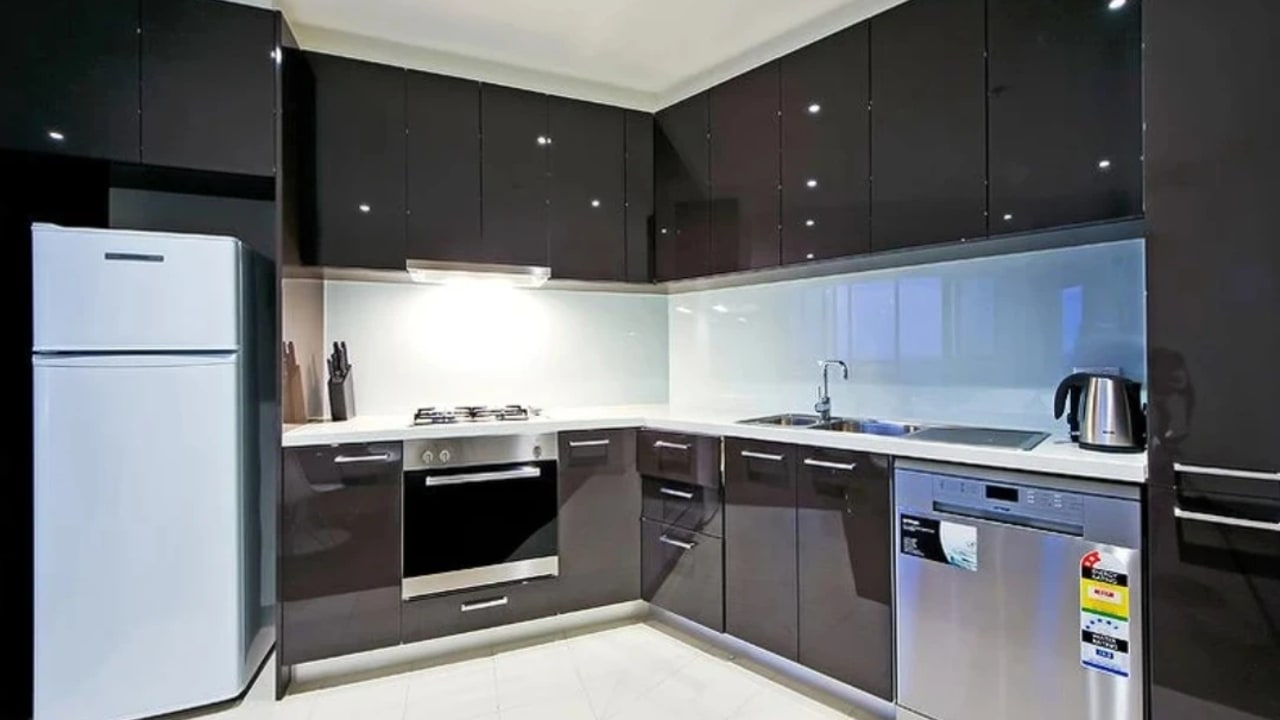 Furnished room with ensuite in a flatshare