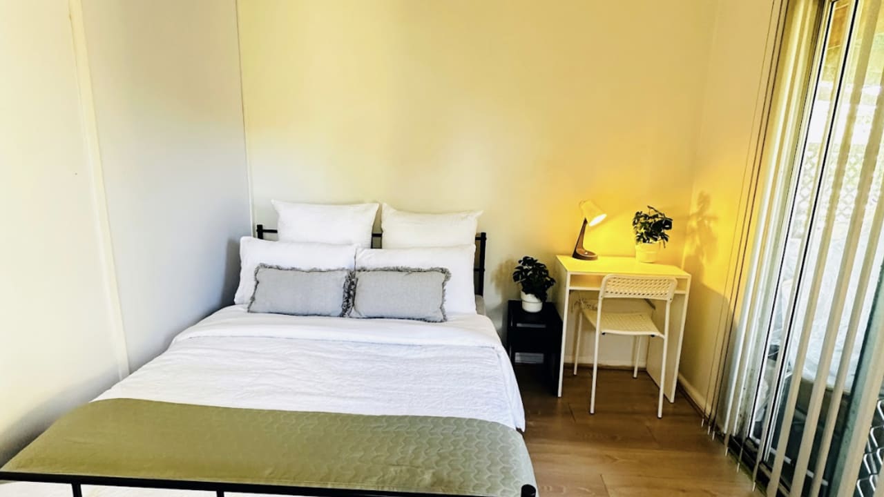 Furnished room in a flatshare