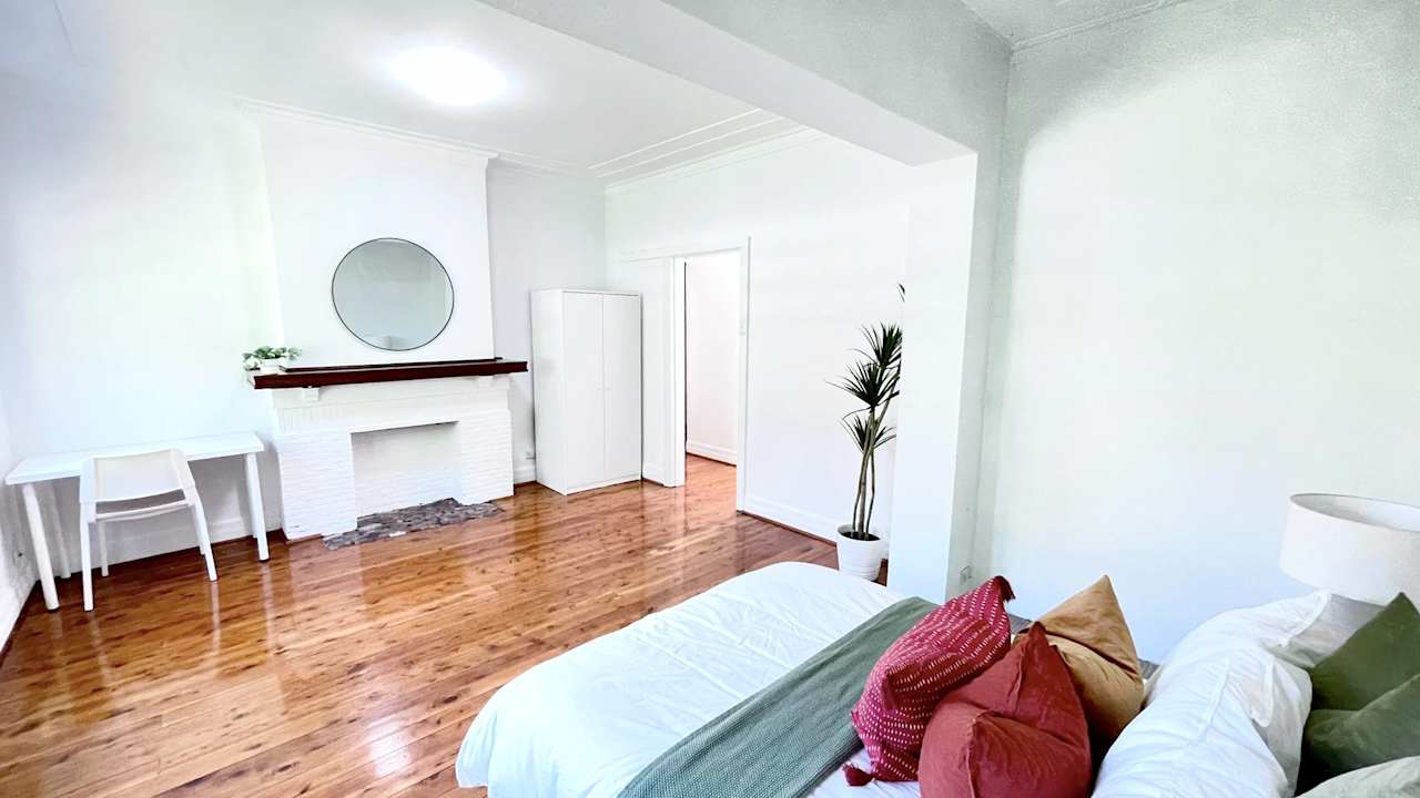 Room in a share house