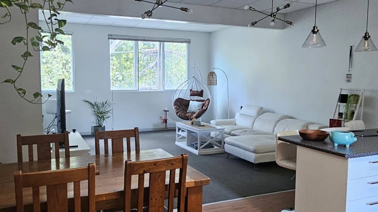 Furnished room in a flatshare