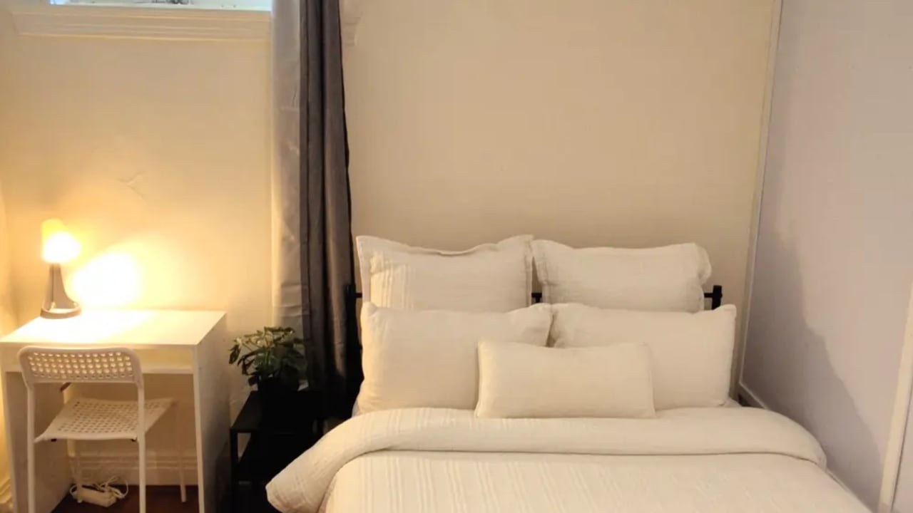 Furnished room in a share house